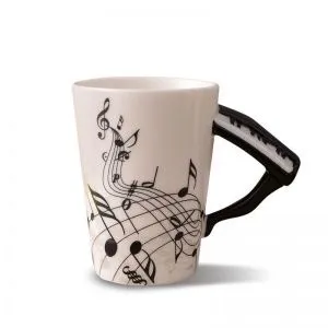 Кружка керамическая с нотами. Ручка в виде скрипичного ключа.