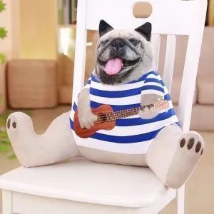 Подушка декоративная Толстый мопс с укулеле. Размер 45х50 см.