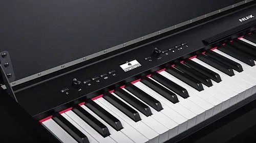 Nux NCK-330-BK Цифровое пианино на стойке с педалями, черное.